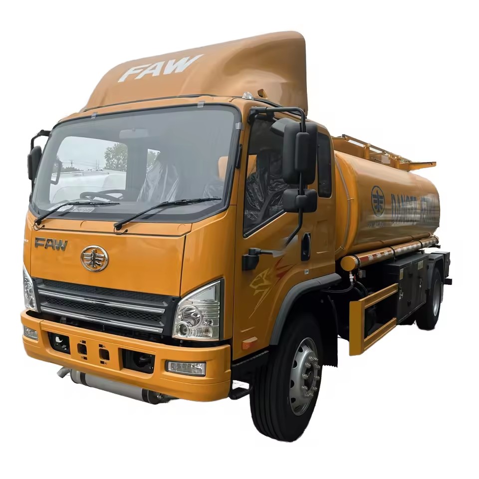 FAW4x2 10000L Yakıt Tankı Kamyonu