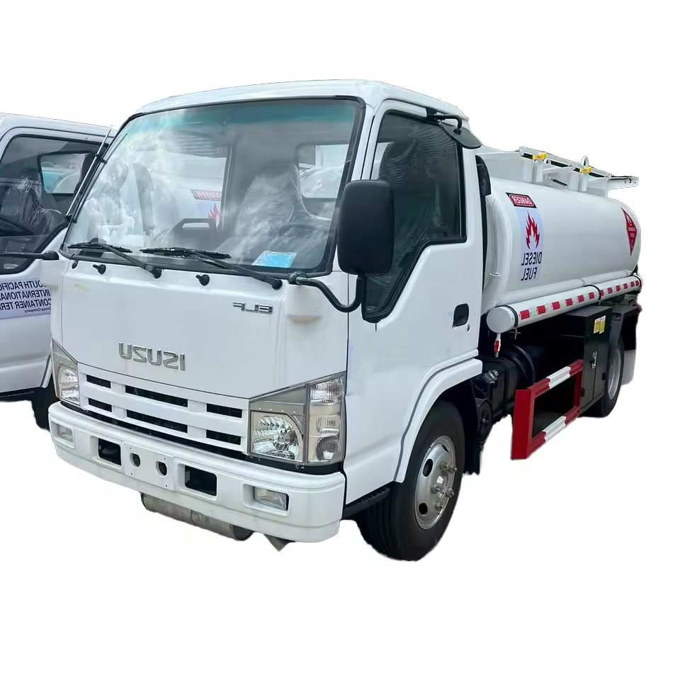 ISUZU5m&sup3; 4x4 Yakıt Tankeri Kamyonu  T&uuml;m Arazi Yağ Taşımacılığı Yakıt Taşıma Aracı