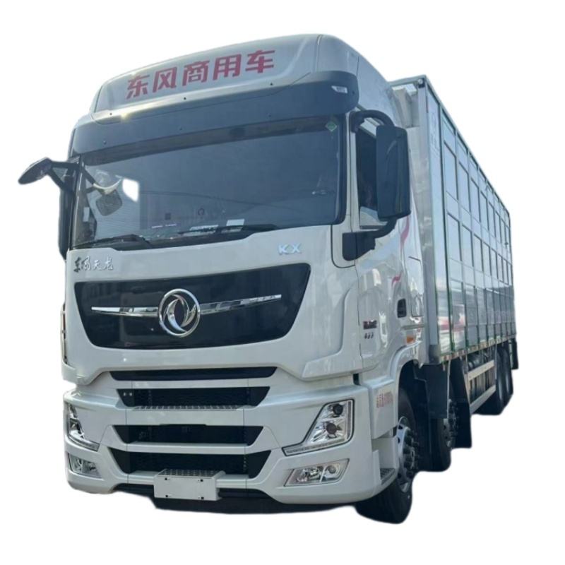 Dongfeng 8 * 4 Hayvancılık Taşıma Kamyonu 9.6m Canlı Bebek Domuz Hayvan Taşıma Kamyonu Al&uuml;minyu