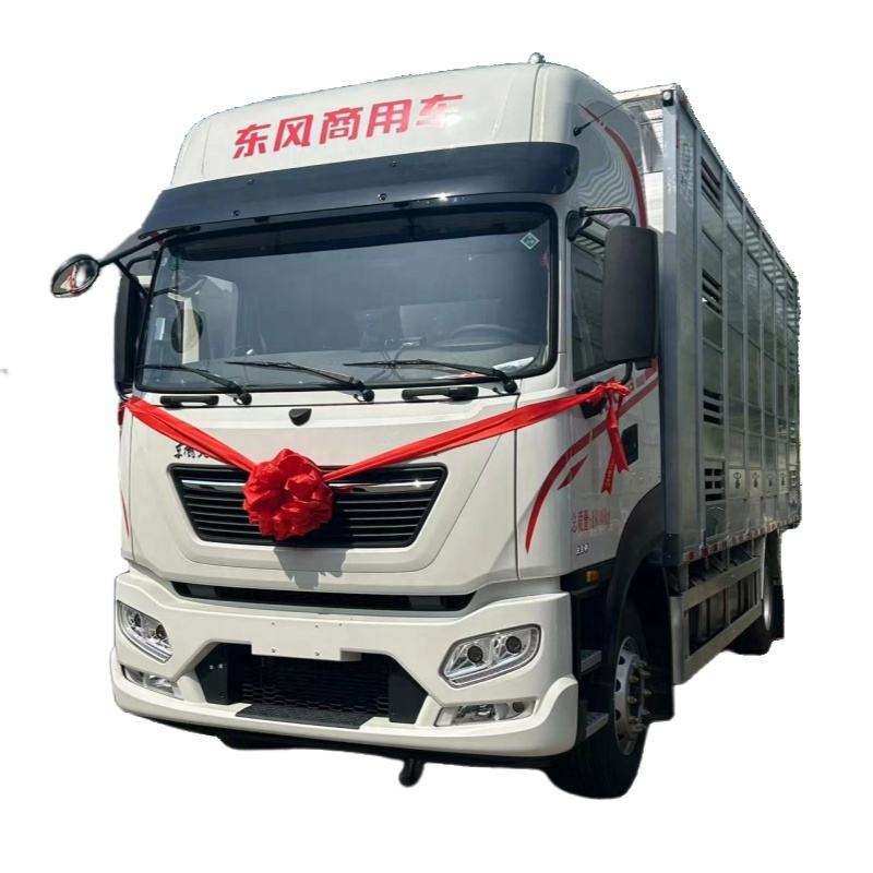Dongfeng Hayvan Taşıma Kamyonları 4 * 2 6.8m Hayvancılık Taşıma Kamyonu Canlı Bebek Domuz İnek Koyun